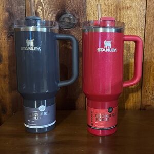 ****NWT Stanley Quencher H2.0 Red and Charcoal Gray 40 oz Travel Mugs